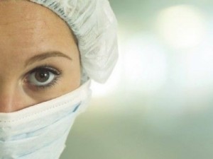 ممرضة تعمل في سجن تقيم علاقة جنسية مع مغتصب!