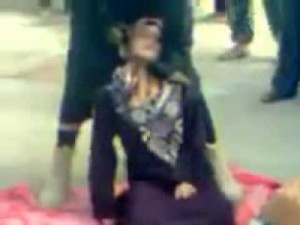 خنق فتاة سورية حتى الموت.. فيديو خطير جداً +18