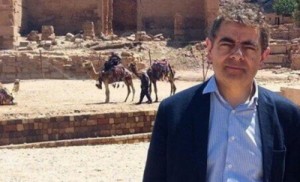 "مستر بين" يزور البتراء