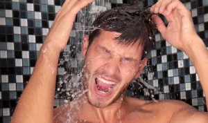 هل الاستحمام ليلا سيئ ؟