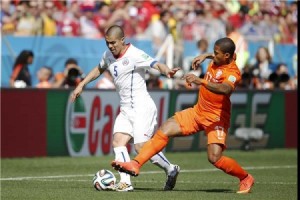 هولندا في صدارة المجموعة بالفوز على تشيلي