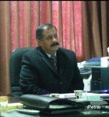 لماذا السكوت عن تجاوزات رئيس لجنة مخيم الوحدات ؟؟؟