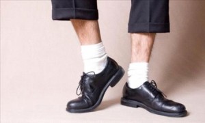 فتاة تفسخ خطبتها من شاب بسبب "جواربه" !!