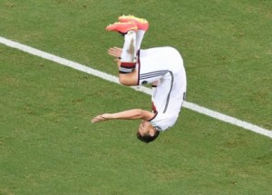 بالفيديو.. احتفال مجنون للاعب هندي على طريقة «كلوزه» ينتهي بوفاته