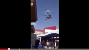 بالفيديو....طيار يترك مقاتلة داعش ويحلق فوق الجامعة لرؤية حبيبته