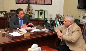 الطراونة: من يمتلك دليلا على دفعي مالا سياسيا ليقدمه أو ليصمت