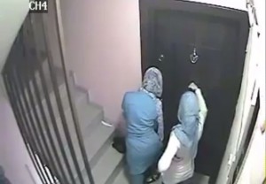 عصابة نسائية تسرق المنازل في عمان .... فيديو