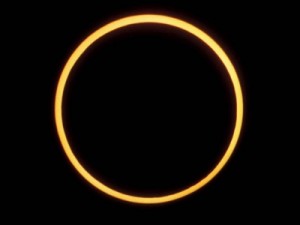 هام جدا .. تحذيرات من الإصابة بالعمى الدائم نتيجة الكسوف الذي ستشهده المملكة غداً