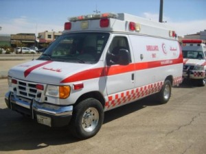 فتاة تلقي بنفسها من الطابق الثاني فتسقط في مكان غريب!!