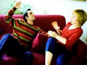 في باص الزرقاء-عمان .. عايرته بوظيفته فصفعها على وجهها أمام الركاب