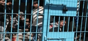 عشرات المعتقلين في الموقر يضربون عن الطعام .. ومطالبات بالافراج الفوري عنهم