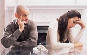 زوجة تفاجئ زوجها وتزوره في عمله بإحدى الشركات الخاصة في عمان.. لتكون الصاعقة؟؟