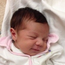 مواطن يتفاجأ باضافة زوجة جديدة على دفتر العائلة .. وموظف الأحوال : "هذه مرتك دبر حالك"!!