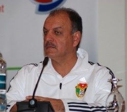 في رحلة البحث عن مدرّب: الوحدات جسّ نبض عدنان حمد و"لا يوجد مدرب معه فيتو"