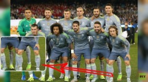 بالصور .. رونالدو.. مرة أخرى يقف على أصابع قدميه ليكون الأطول