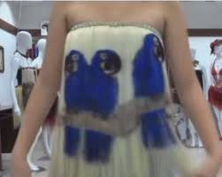 بالفيديو .. ستصدمون عندما تعرفون مما صنعت هذه الملابس