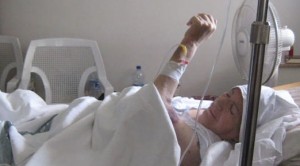 كل واحد مروحته معه.. حال مراجعين المستشفيات الحكومية