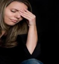 ذهبت لتفاجئ زوجها في مطار الملكة علياء لتصاب بصاعقة...والسبب؟!