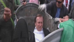 السماء تمطر قمامة !