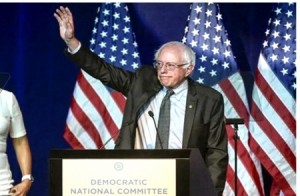 بالفيديو ...لماذا عانق مترشح للرئاسة الأمريكية طالبة مسلمة؟