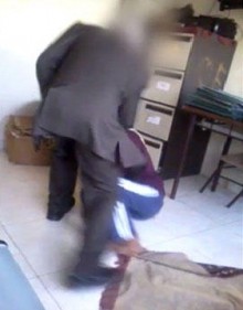 تهمة "الاتجار بالبشر" للمعتدي على "عاملة المنزل" بطريقة وحشية