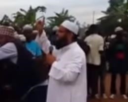 "الملاريا" تودي بحياة الداعية صالح الحمودي.. وفيديو له قبيل وفاته يلقن مسلمين جددا الشهادة