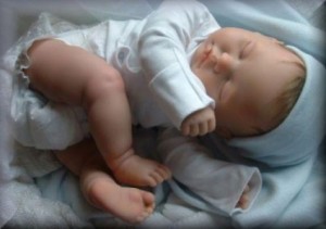 تركة والده على سطح عمارة سكنية لوحده دون معيل..رضيع يدفع ثمن خلاف أبويه في الزرقاء