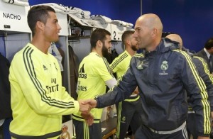 زيدان: أنا معجب كثيرا برونالدو لأنه "وحش" وطموحه كبير جدا