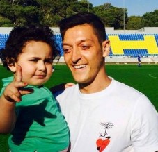 اوزيل التركي يلتقي اوزيل الأردني