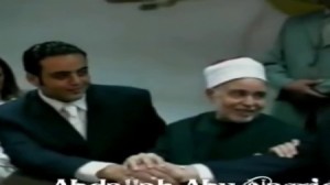 بالفيديو.... عادل إمام و موقف طريف جدا في حفل زواج ابنته