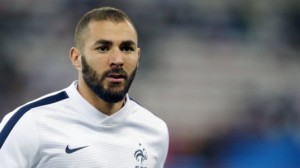 صورة لنجم ريال مدريد كريم بنزيمة تثير الجدل