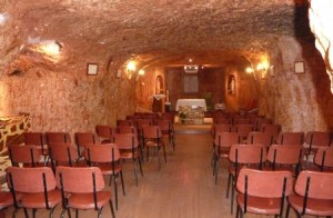 بالفيديو ...قرية أسترالية يعيش جميع سكانها تحت الأرض.. لماذا؟