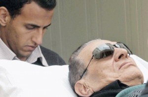 التفاصيل ....الرئيس المصري المخلوع حسني مبارك يفارق الحياة لمدة ساعة