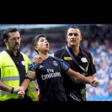 الفتى الاردني الذي اقتحم أرضية ملعب ريال مدريد وعانق بنزيما يوضح ..!!