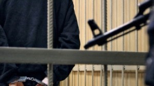 حكم بالسجن المؤبد على فتى بعمر 14 عاما