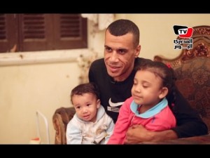 "خريج التوكتوك" ينفي إشاعات مقتله (فيديو)