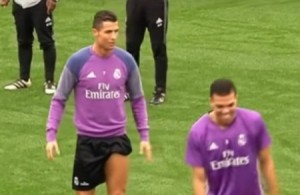 بالفيديو ... رونالدو يمرح ويغني خلال تدريبات ريال مدريد