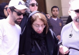 ماذا قال الفنان كريم عبد العزيز بعد اعلان وفاة والده محمود عبد العزيز