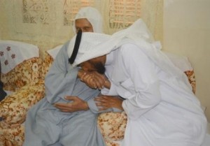 بالفيديو...لماذا بحث سعودي عن معلمه المصري 41 عاماً؟