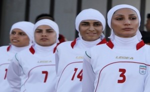 الفيفا: 4 رجال ضمن منتخب إيران للسيدات
