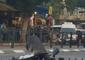 بالفيديو ...خمسة جرحى بعمليتي طعن وإطلاق رصاص في بيتح تكفا