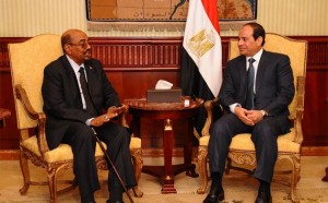 البشير يتهم مصر بدعم جنوب السودان بالسلاح والذخائر