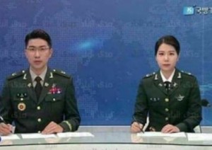 بالفيديو .. مذيعو نشرة الأخبار الكورية الشمالية يظهرون بالزي العسكري