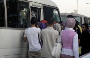 الجنايات تقرر توقيف عشريني هتك عرض سيدة في حافلة نقل عام