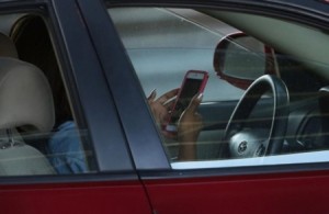 تطبيق يغنيك عن استخدام هاتفك أثناء القيادة