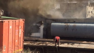 بالصور ..اخماد حريق شب بـ 4شاحنات في منطقة أبو علندا بالعاصمة عمان