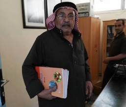 الصورة والوثيقة...سبعيني أردني يلتحق بالمدرسة في مادبا