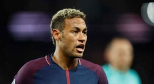 بالفيديو .. شجار بين نيمار وكافاني