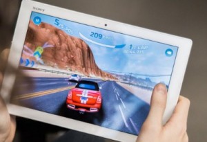 " التـابلت " الأوروبي لأعضاء البرلمان تثير موجـة من الجدل والسـخرية