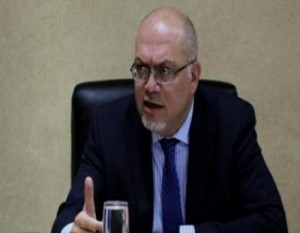 الاشغال: لا حاشية للوزير .. ويستخدم سيارتين